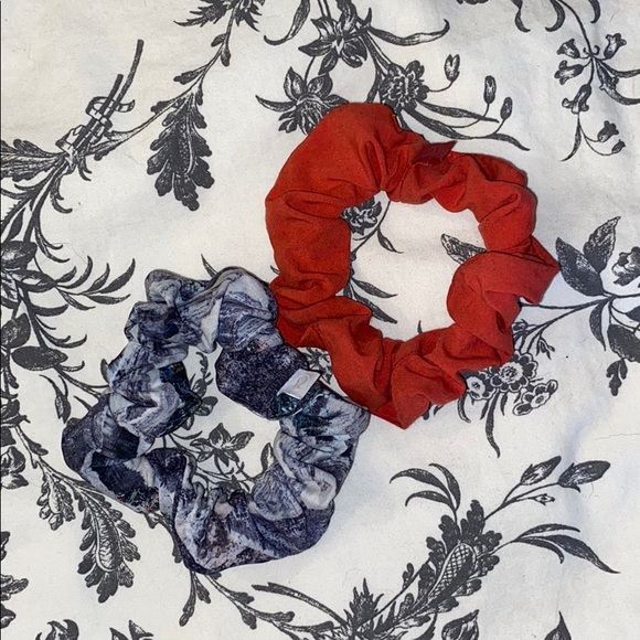 lululemon athletica Other - Lululemon scrunchie set